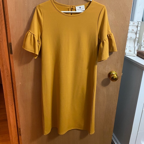 💛Mustard Ruffle Sleeve Dress Betsey’s Boutique - Picture 1 of 3